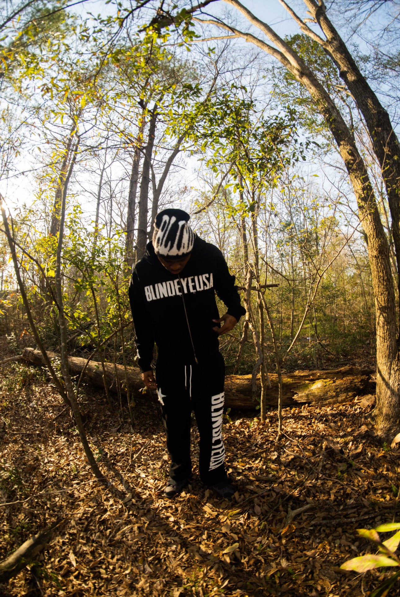 "NOIR" ZIP UP